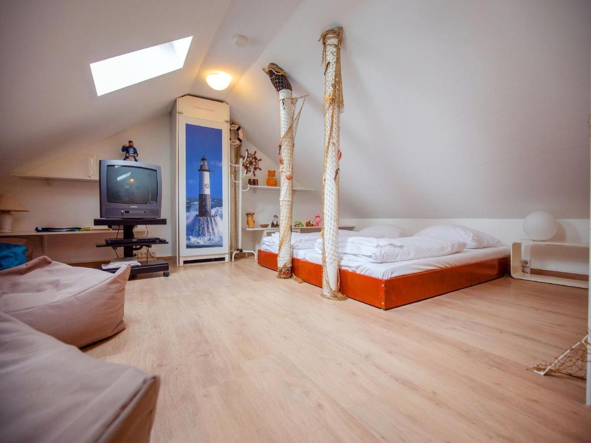 Apartment Komfort Mit 1 Schlafzimmer Und Balkon Im Dachgeschoss 023 *
